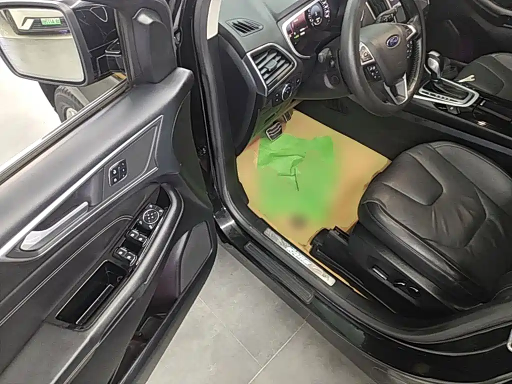 Ford Edge — миниатюра 16