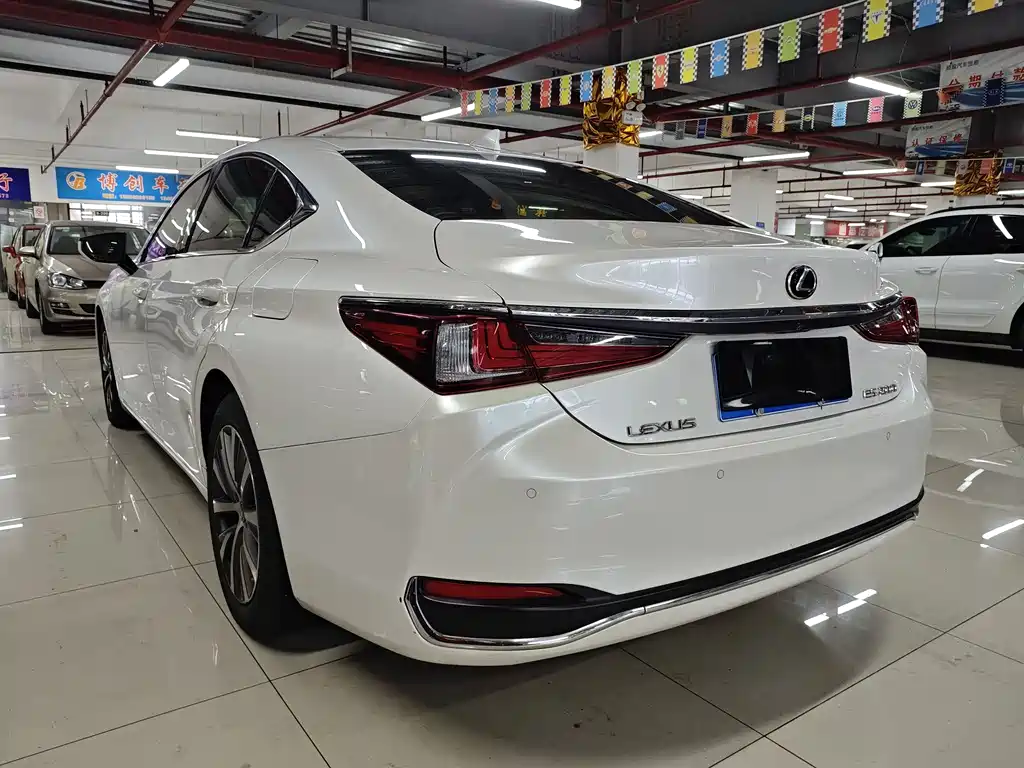 Lexus ES 2018 200 V