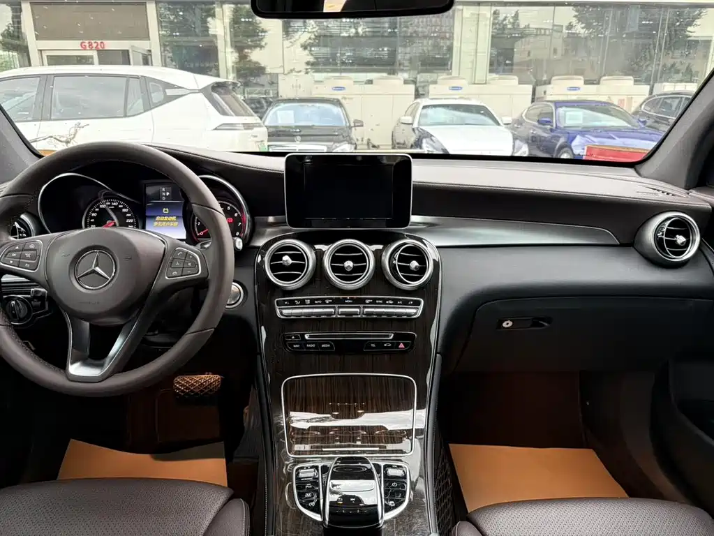 Mercedes-Benz GLC 2017 GLC 260 4MATIC