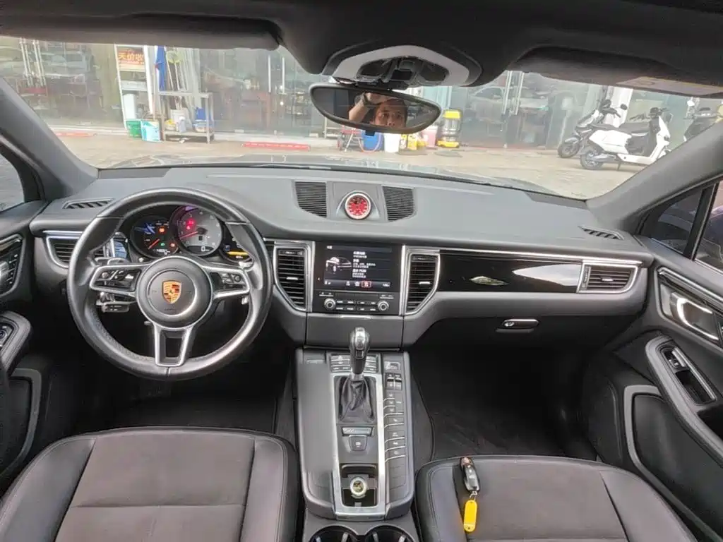 Porsche Macan — миниатюра 10