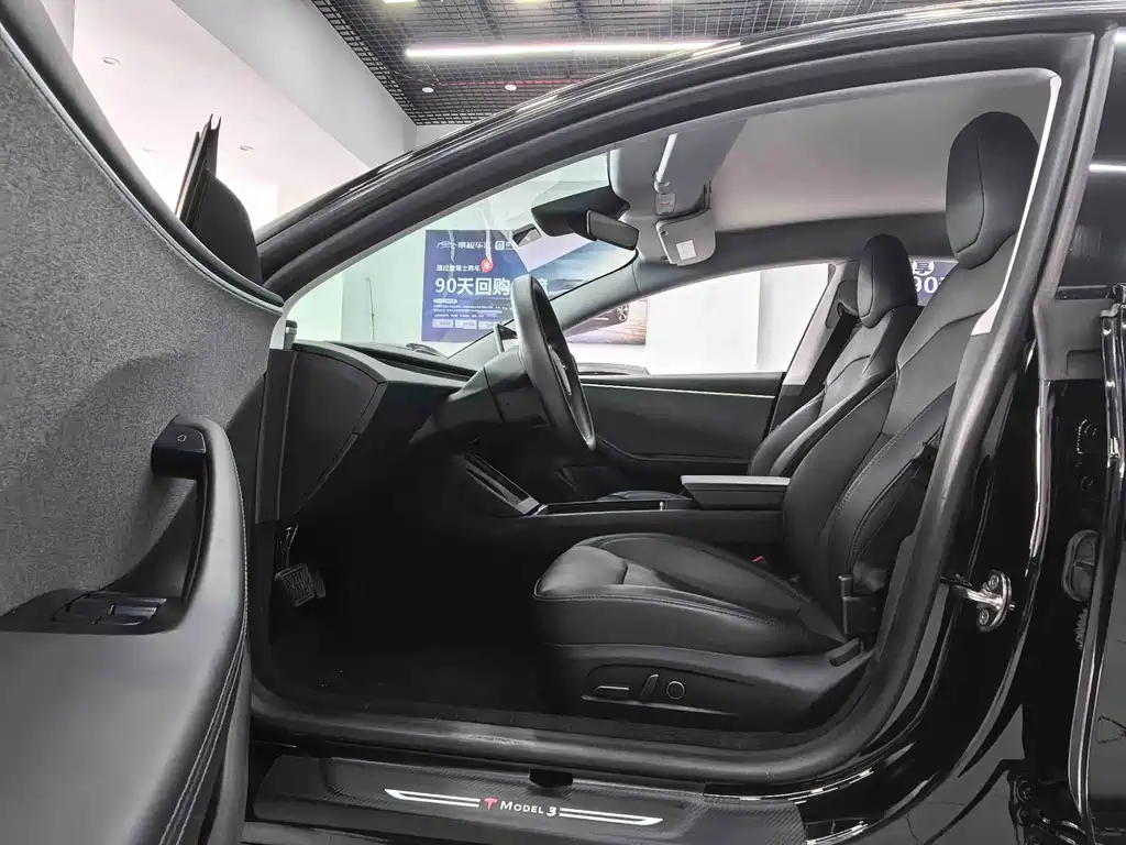 Tesla Model 3 — миниатюра 4