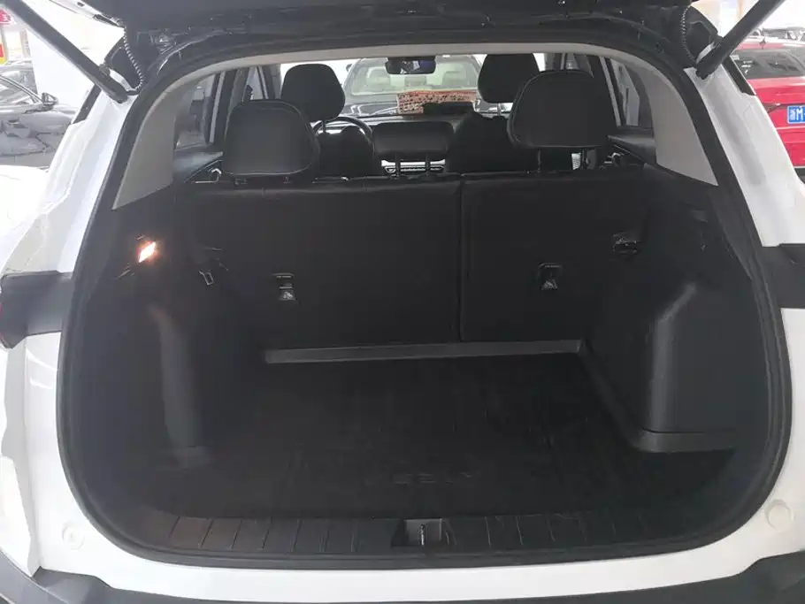 Geely Binyue — миниатюра 4