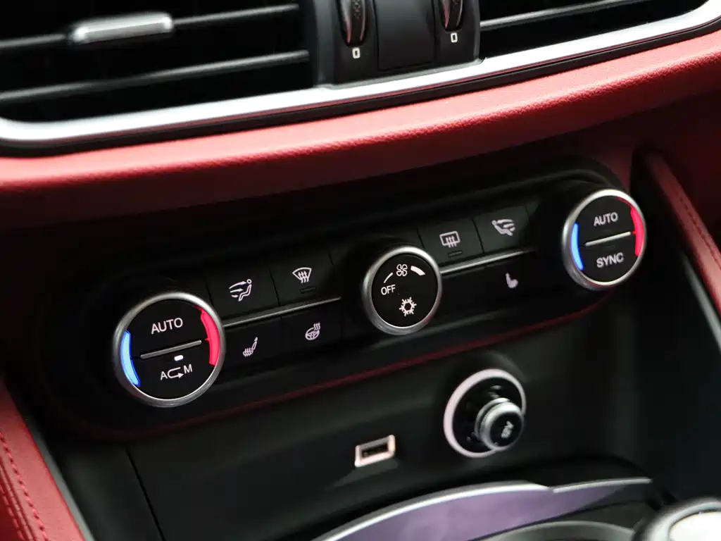 Alfa Romeo Stelvio — миниатюра 18