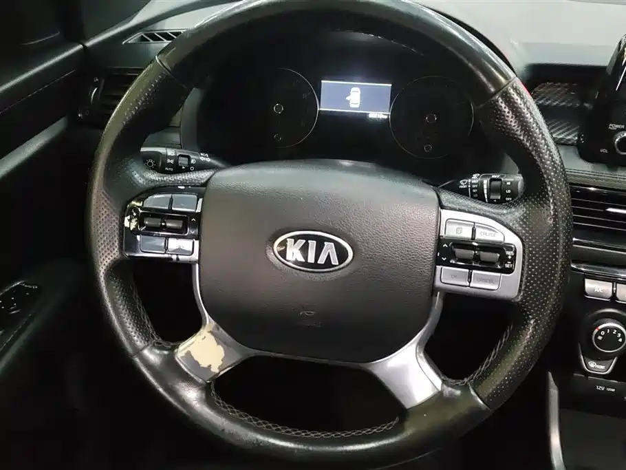KIA KX7