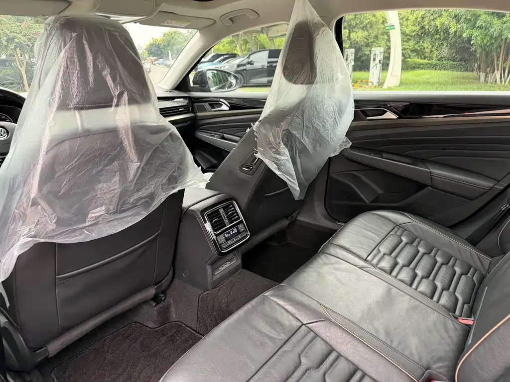 Volkswagen Passat PHEV — миниатюра 13