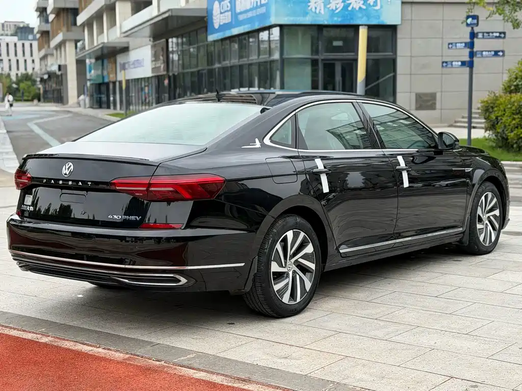 Volkswagen Passat PHEV — миниатюра 5