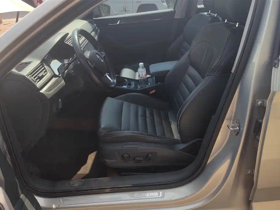 Skoda Superb 2016 TSI330 DSG