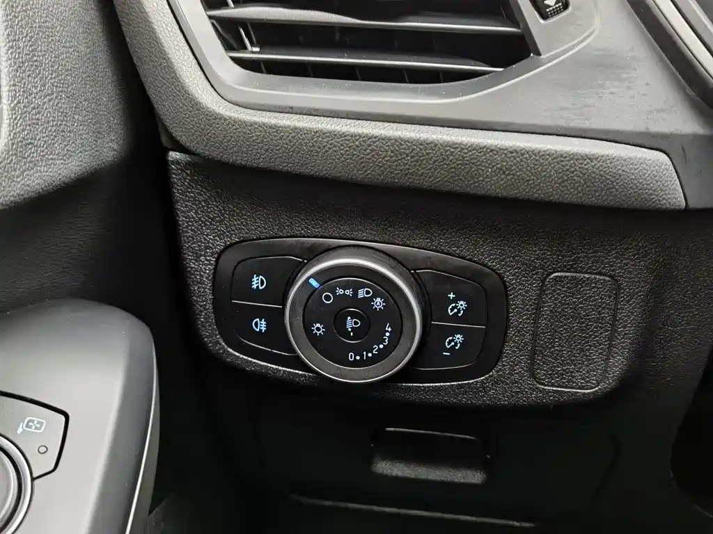 Ford Focus — миниатюра 21