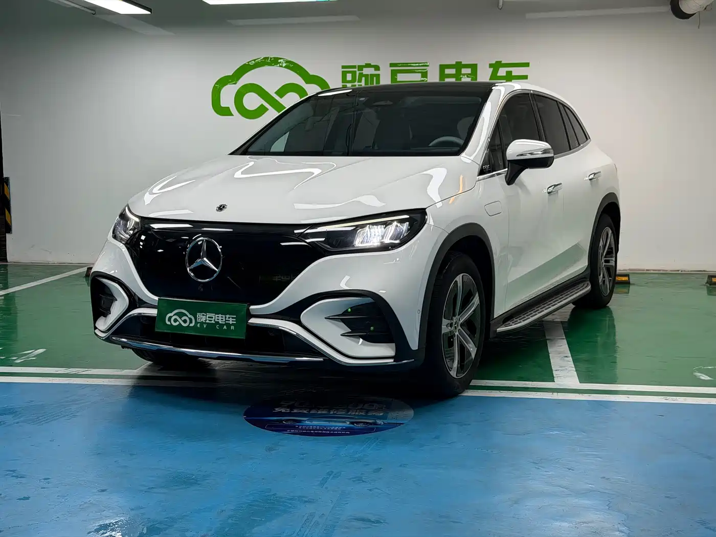奔驰EQE SUV 2023款 350 4MATIC 先锋版 2024