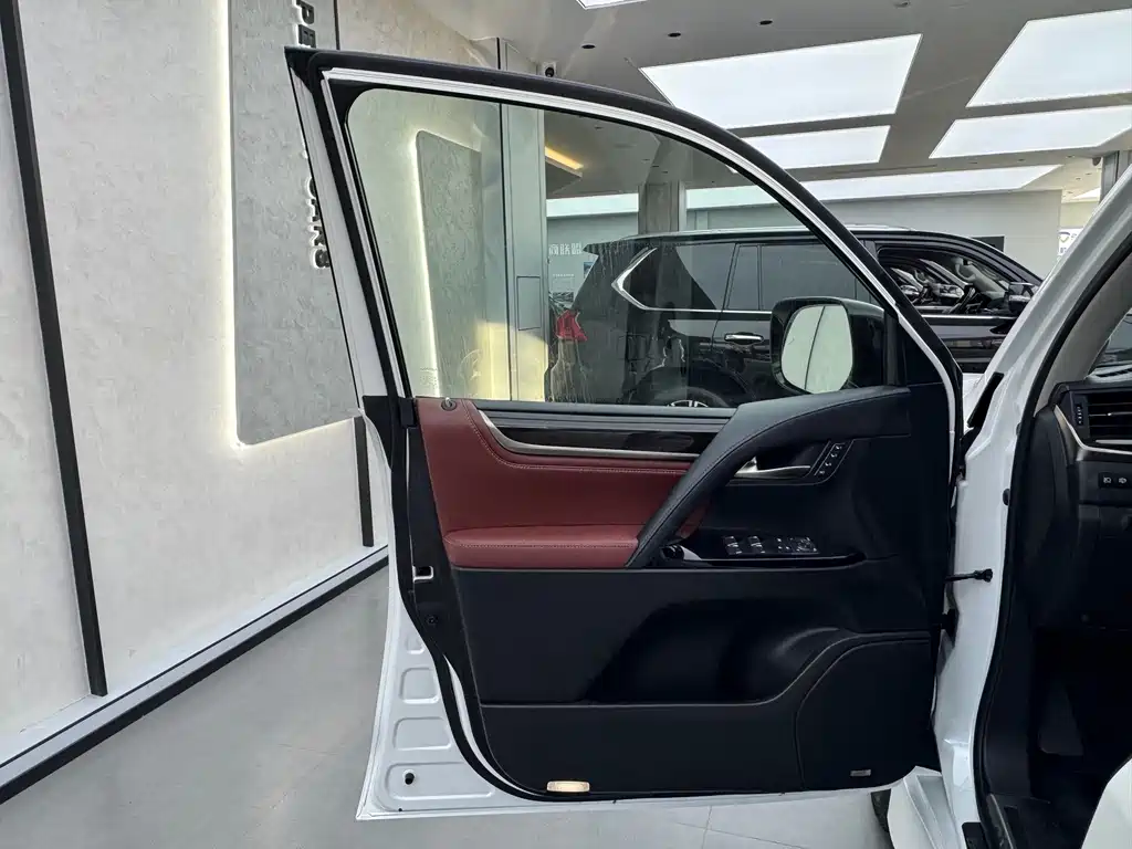 Lexus LX — миниатюра 15