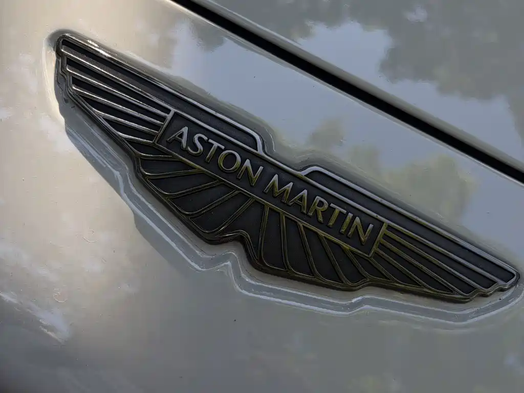 Aston Martin V8 Vantage — миниатюра 19