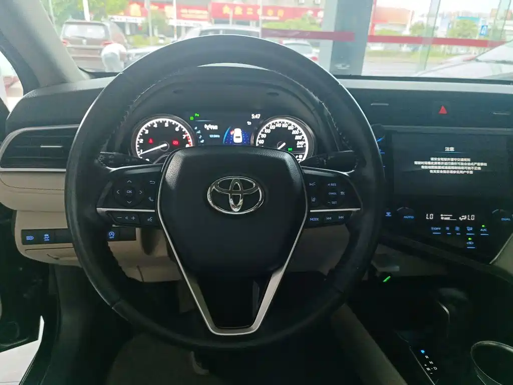 Toyota Camry — миниатюра 11