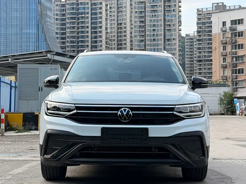 Volkswagen Tiguan L — миниатюра 2