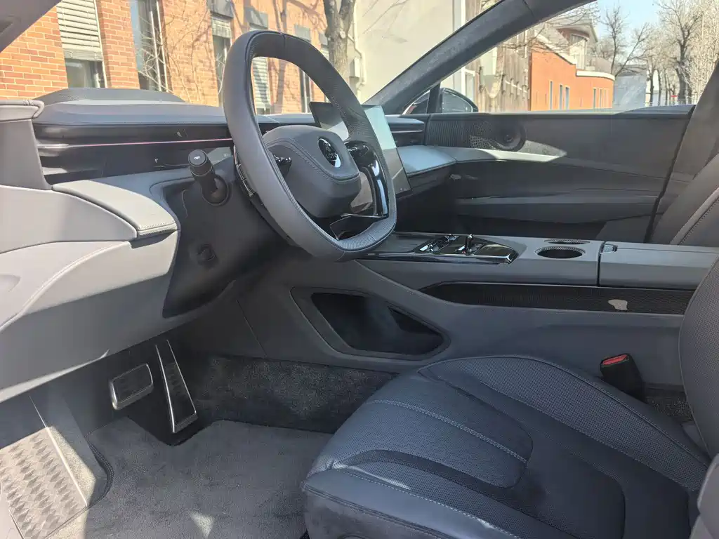 LOTUS SPORTS CAR EMEYA FLOWERS