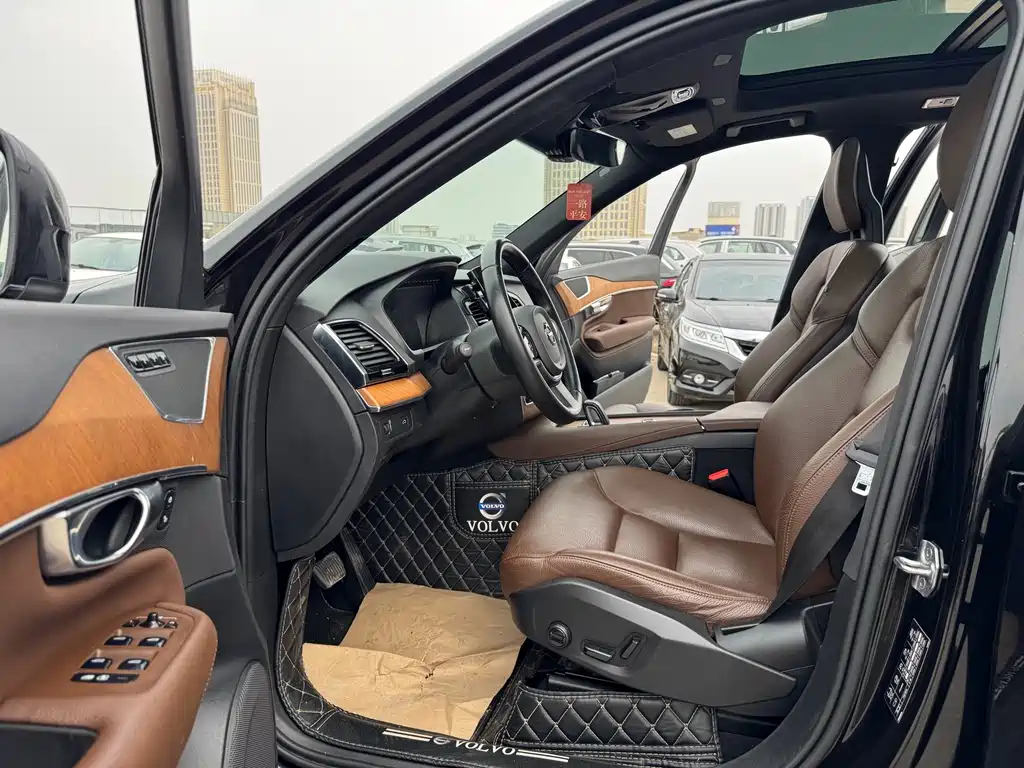Volvo XC90 — миниатюра 4