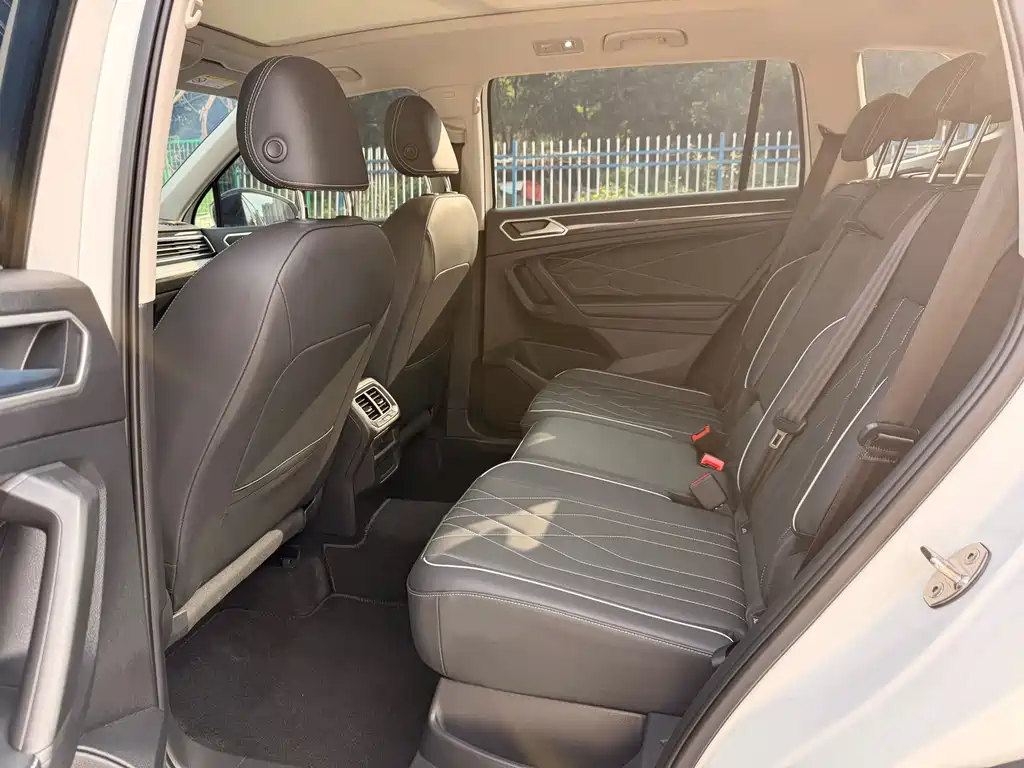 Volkswagen Tiguan L — миниатюра 10