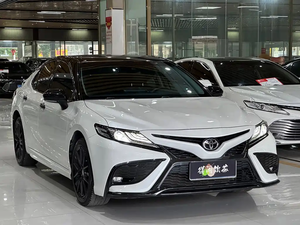 Toyota Camry — миниатюра 3