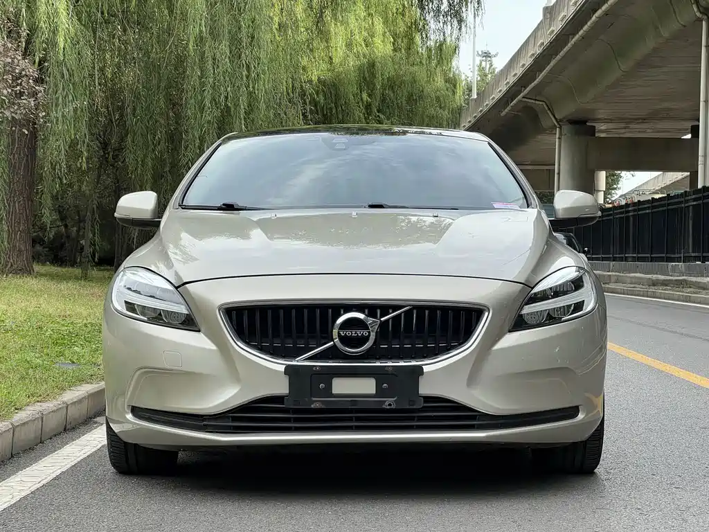 Volvo V40 — миниатюра 2