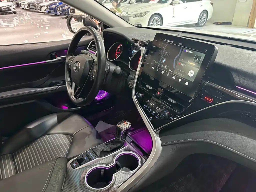 Toyota Camry — миниатюра 13