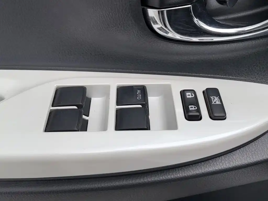 Toyota Yaris L — миниатюра 9