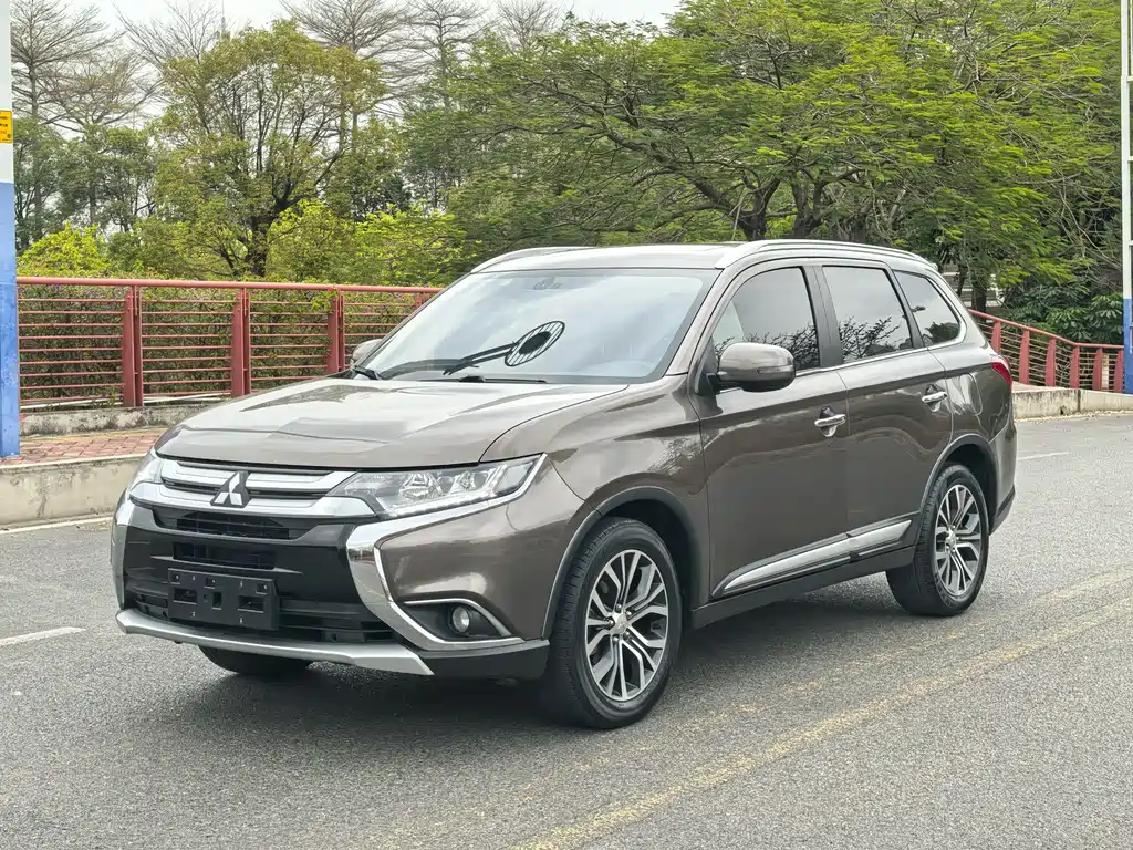 MITSUBISHI OUTLANDER