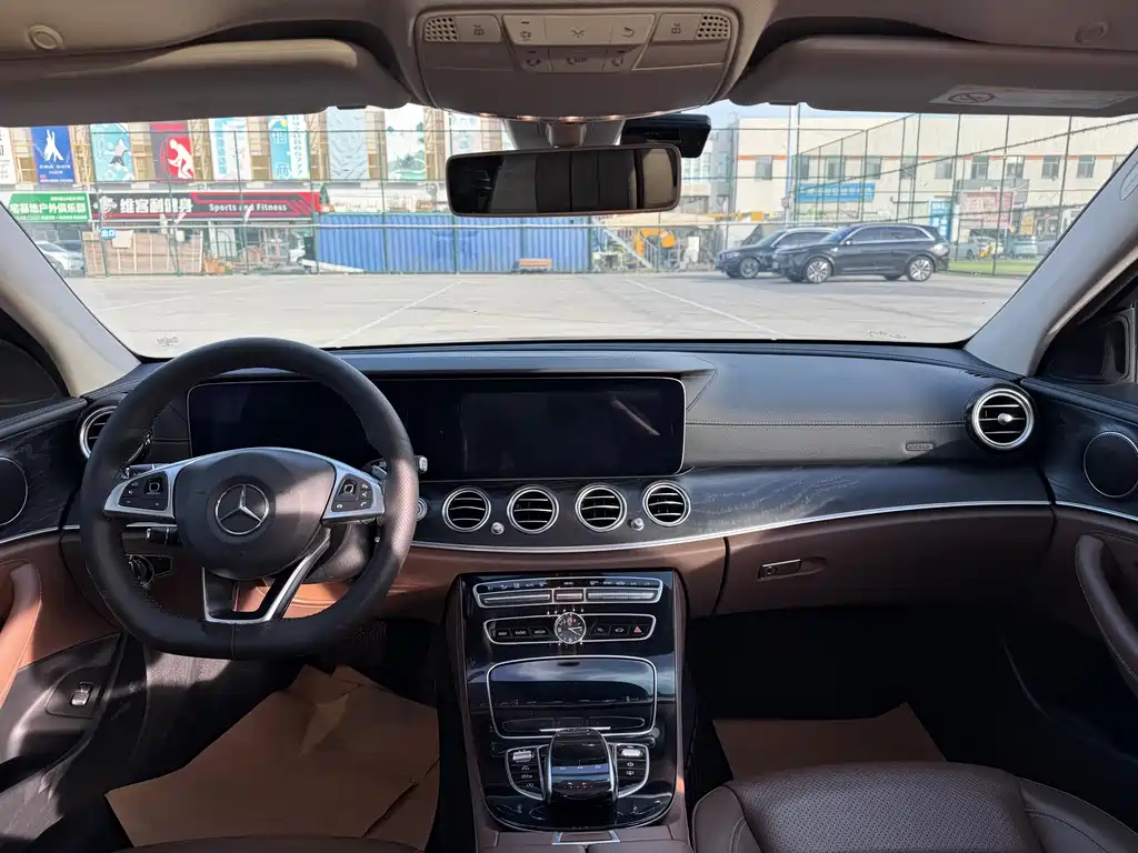 Mercedes-Benz E-Class — миниатюра 16