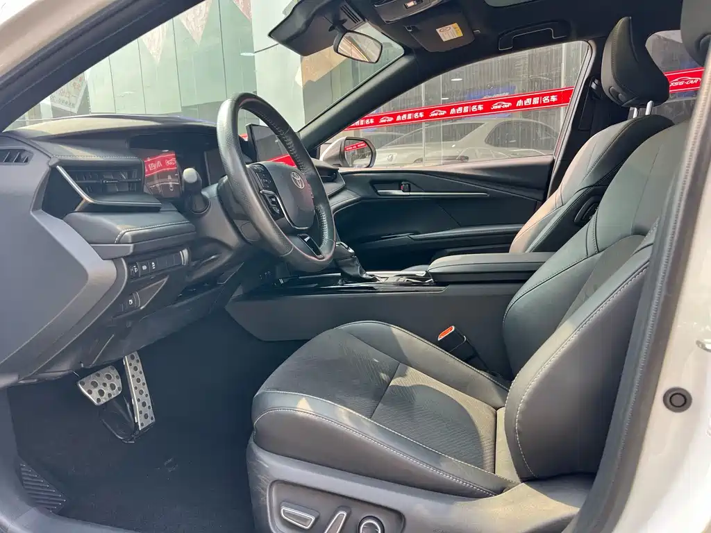Toyota Camry — миниатюра 6
