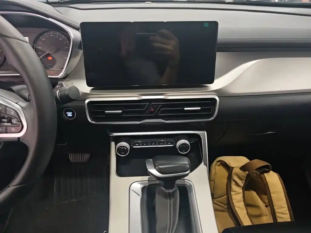 Geely Binyue — миниатюра 13