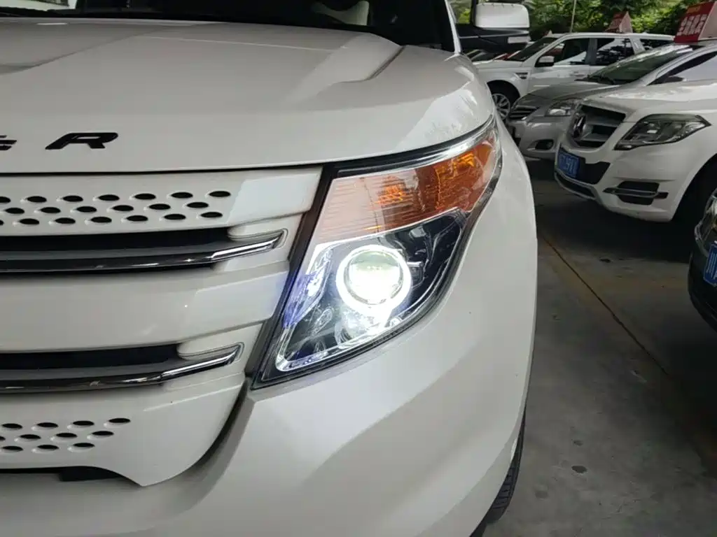 Ford Explorer (Import) — миниатюра 24