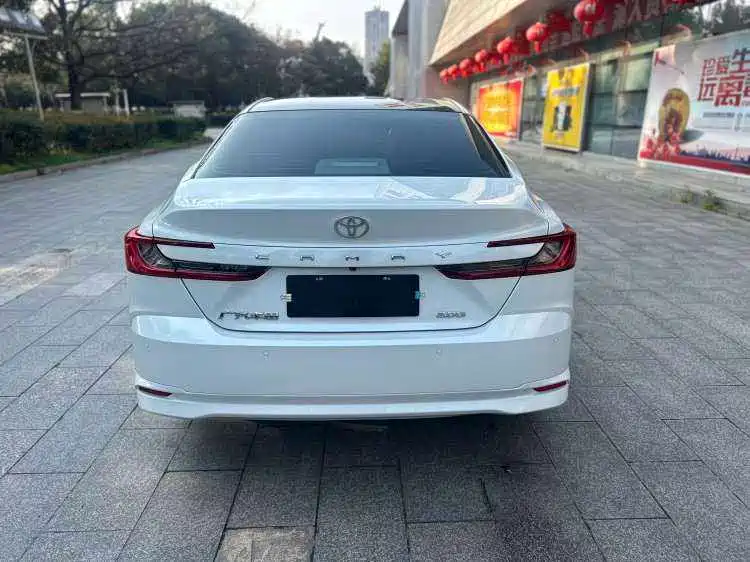 Toyota Camry — миниатюра 3