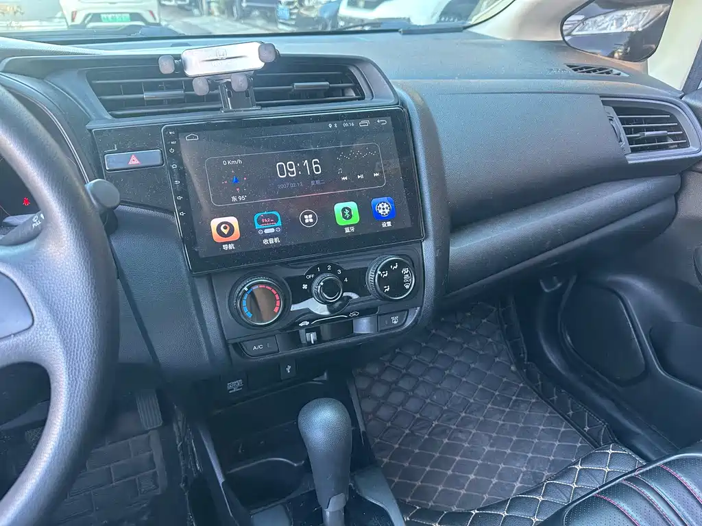Honda Fit — миниатюра 5