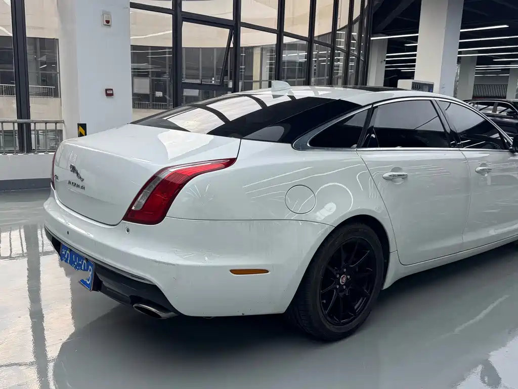 Jaguar XJ — миниатюра 12