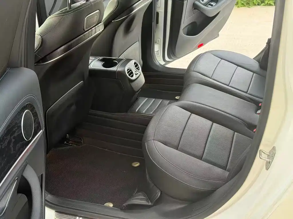 Mercedes-Benz E-Class — миниатюра 7