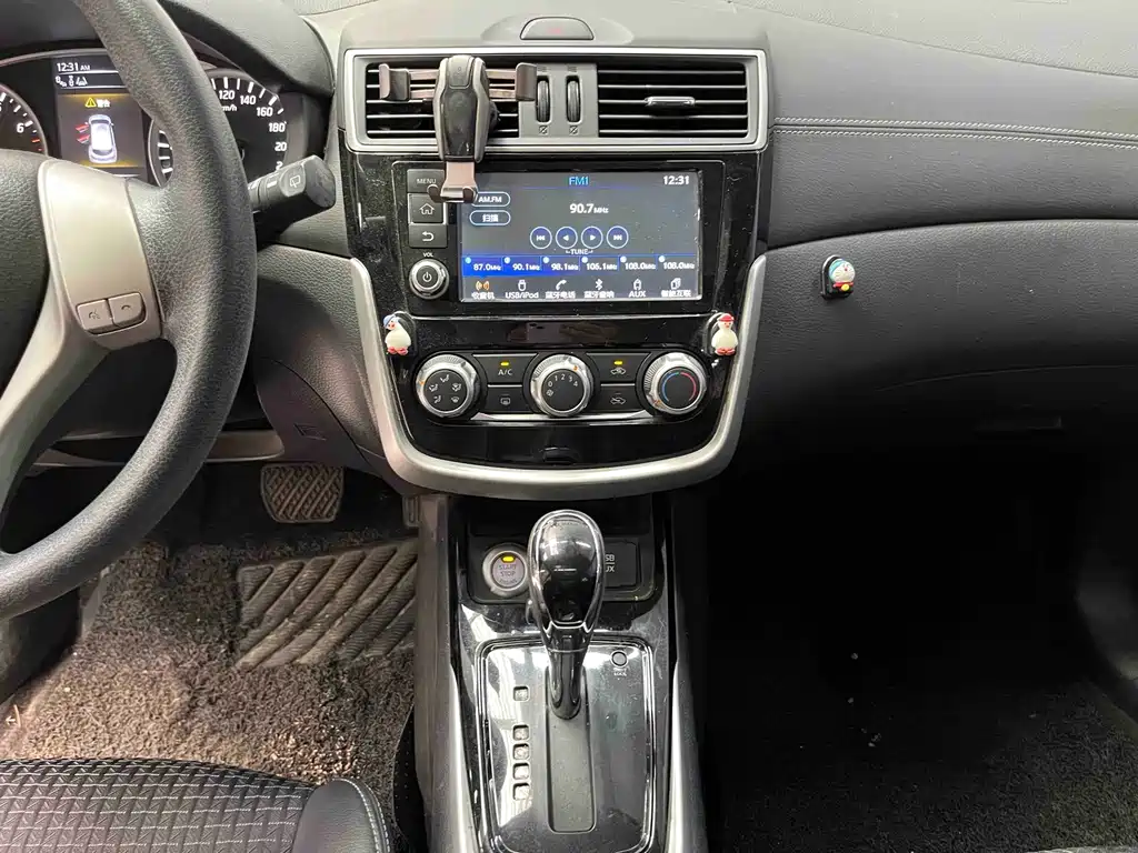 Nissan Tiida — миниатюра 11