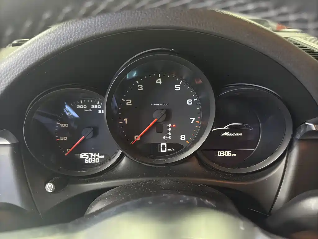 Porsche Macan — миниатюра 8