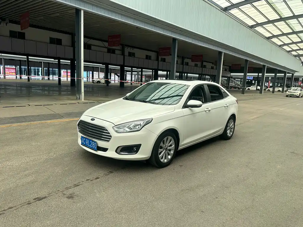 Ford Escort 2015 1.5L AT Fashion