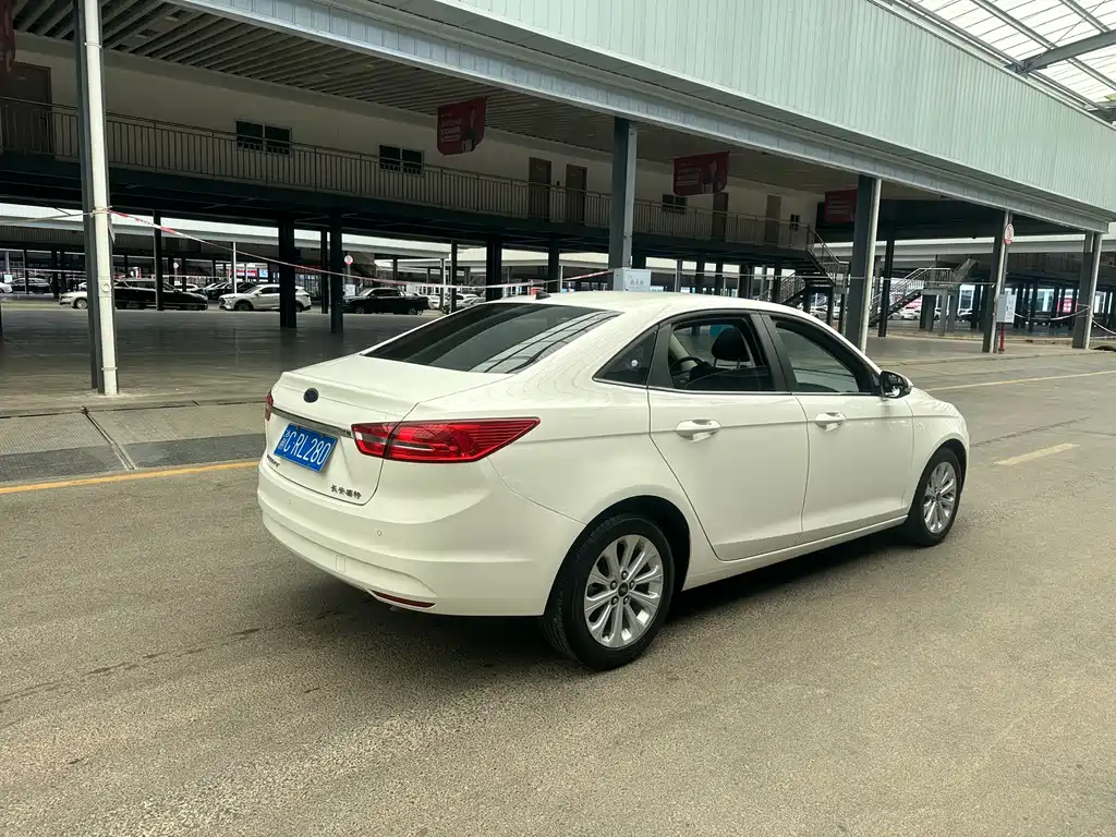 Ford Escort 2015 1.5L AT Fashion