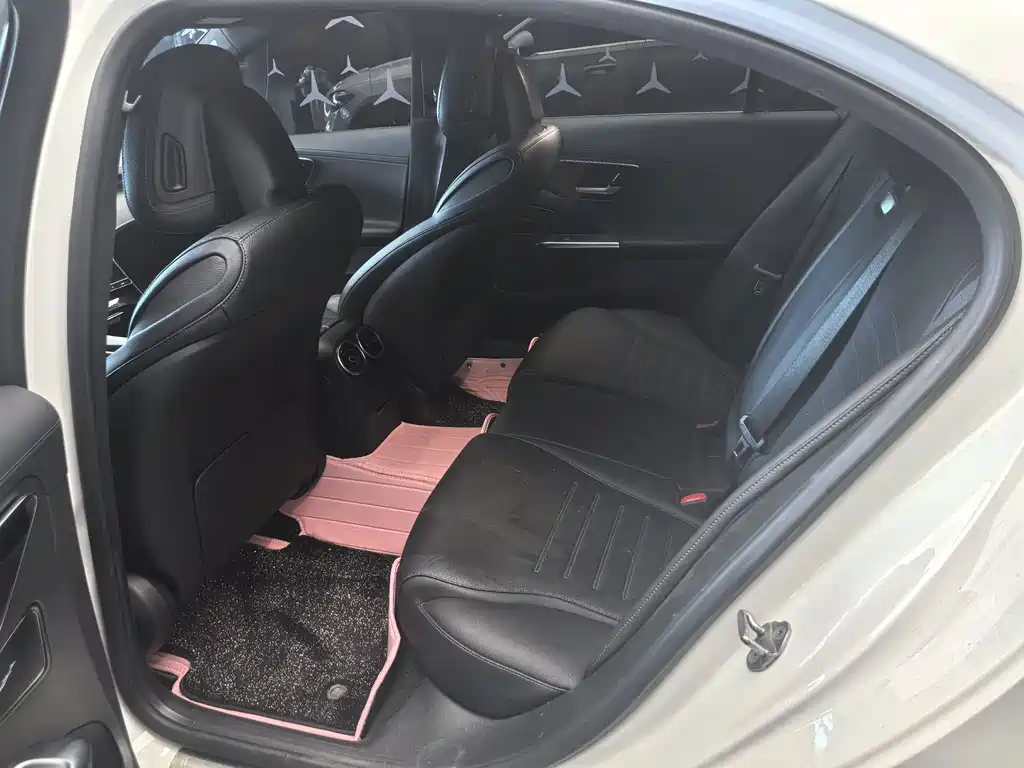 Mercedes-Benz C-Class — миниатюра 5