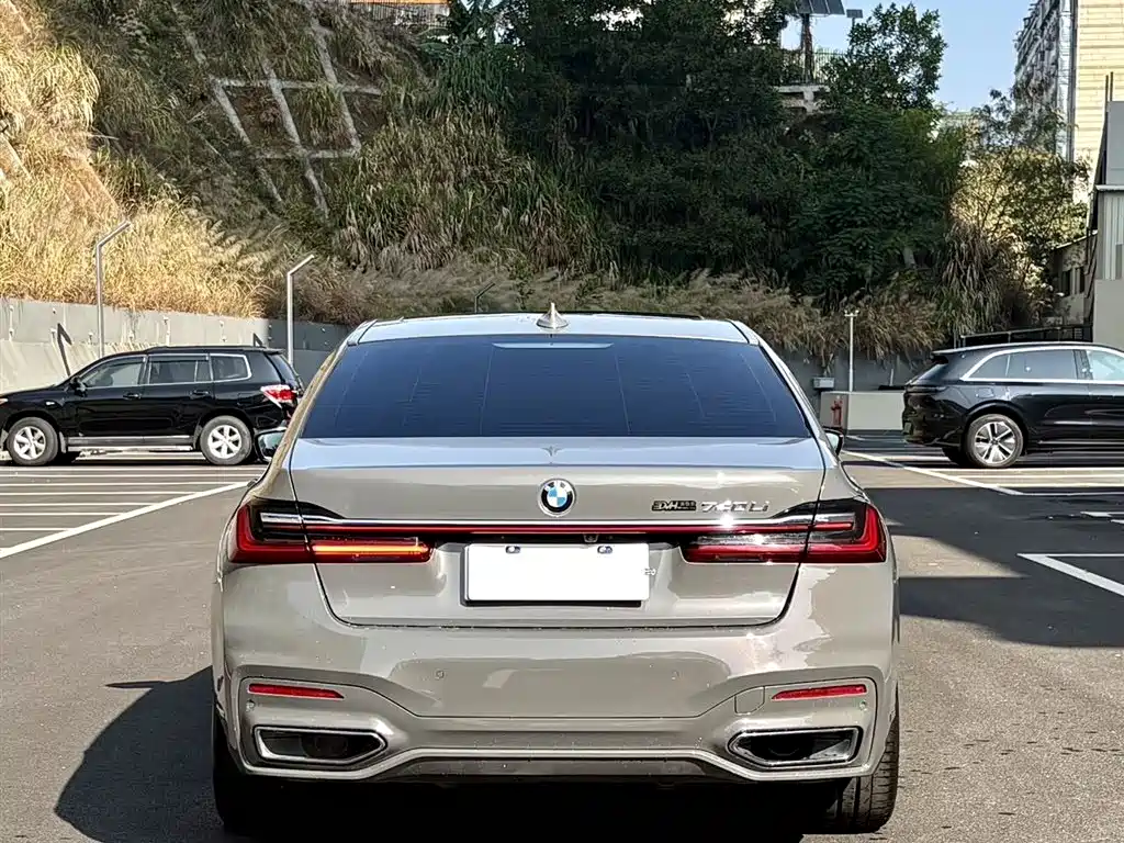 BMW 7 SERIES
