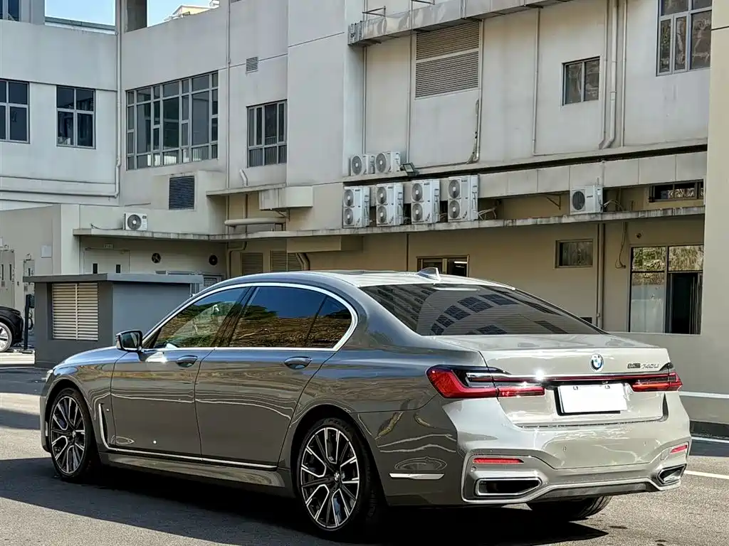 BMW 7 SERIES