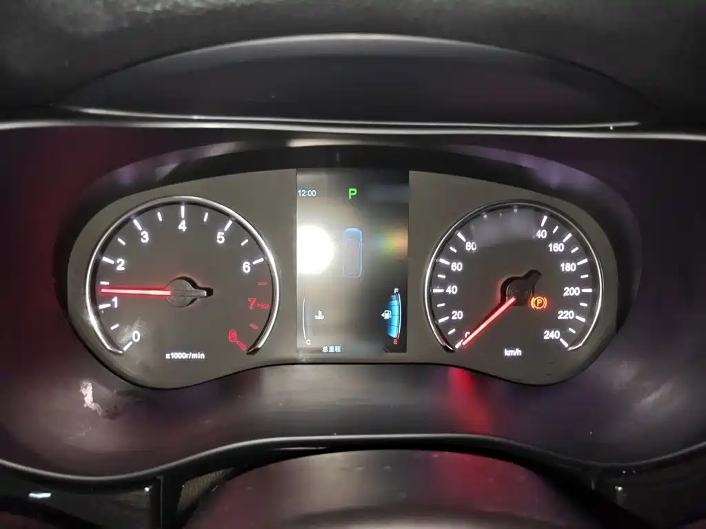 BYD MAX — миниатюра 4