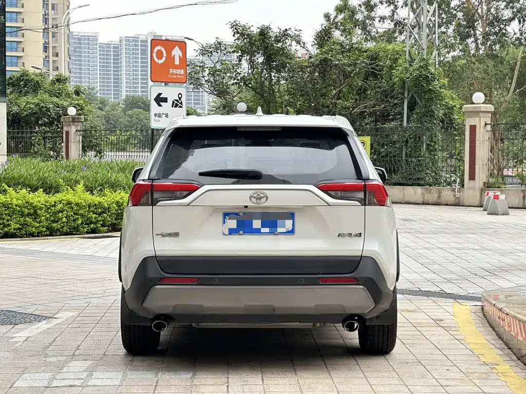 Toyota RAV4 2022 2.0L CVT Plus