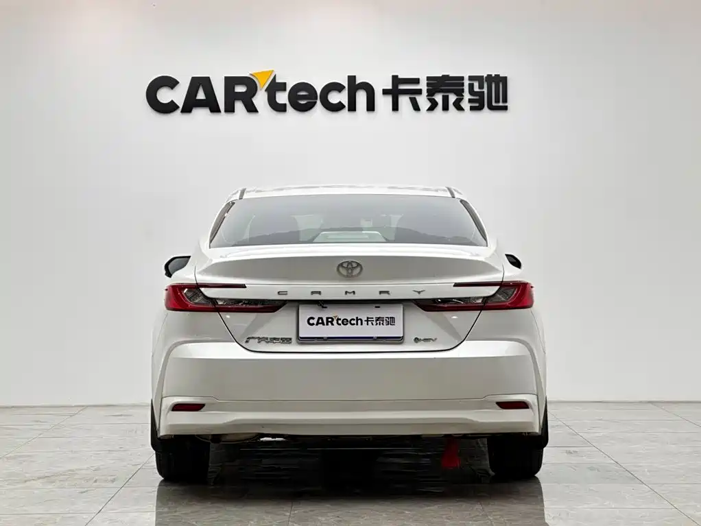 Toyota Camry — миниатюра 4