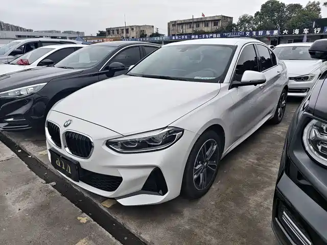 BMW 1 SERIES