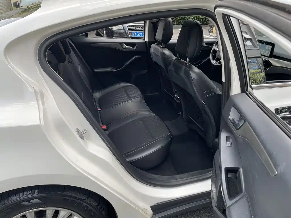 Ford Focus — миниатюра 8