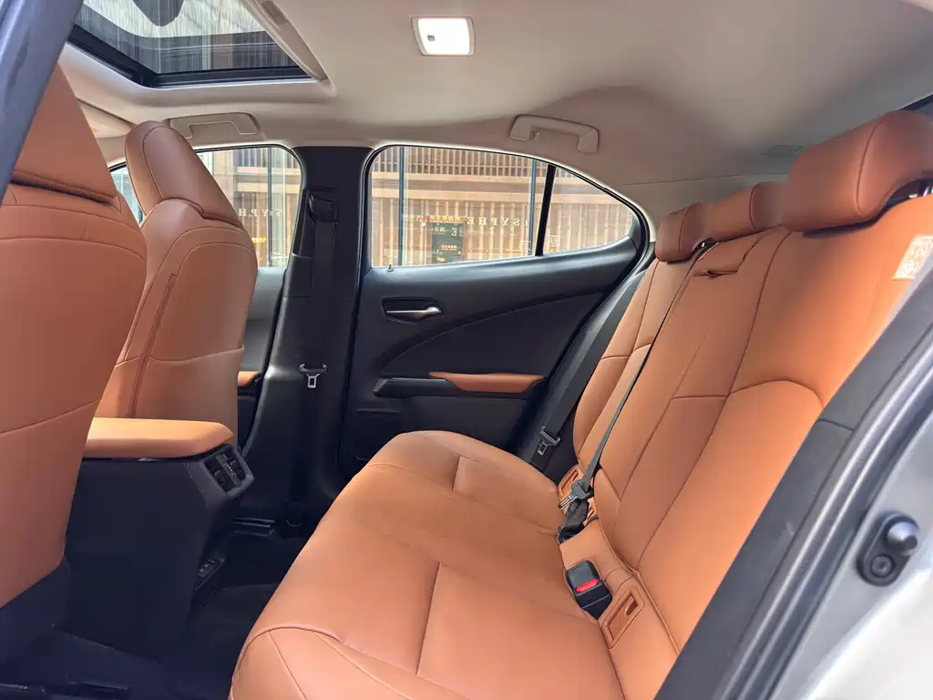 Lexus UX New Energy — миниатюра 22