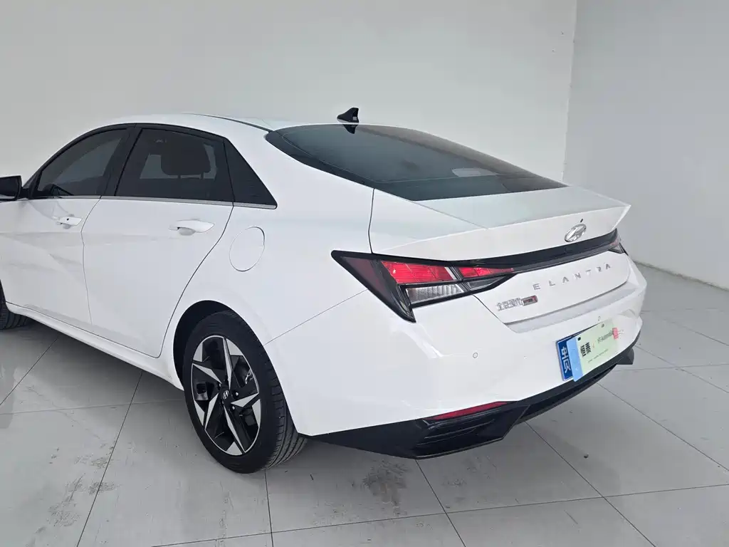 Hyundai Elantra — миниатюра 9
