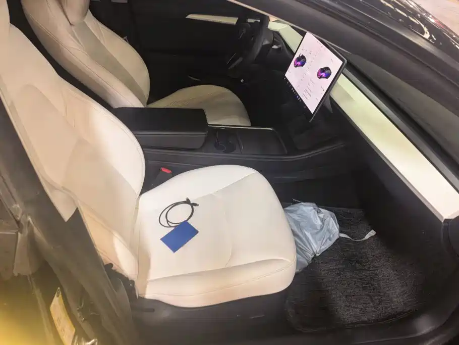 Tesla Model 3 — миниатюра 8