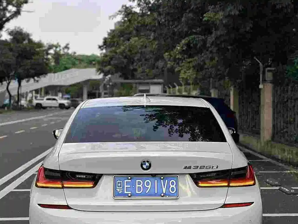 BMW 3 Series — миниатюра 3
