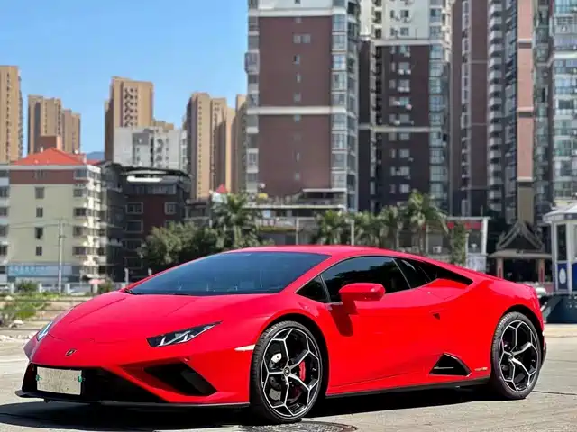 LAMBORGHINI HURACÁN 2021
